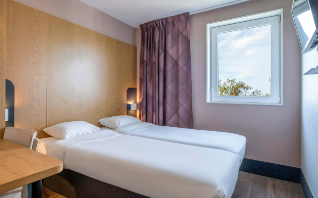 B&B HOTEL Niort Marais Poitevin Est