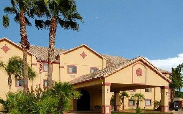 Отель Comfort Inn Kingsville Кингсвилль вид на фасад