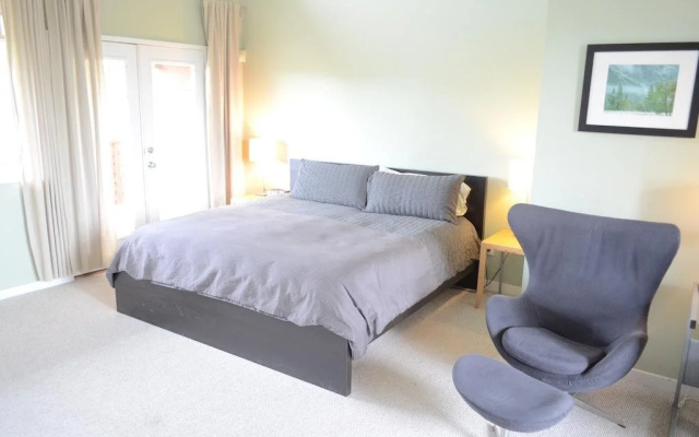 Modern B & B