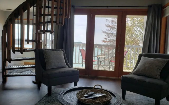 Snug Harbor Inn