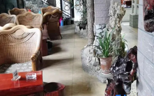 Yixuan Light Travel Hotel