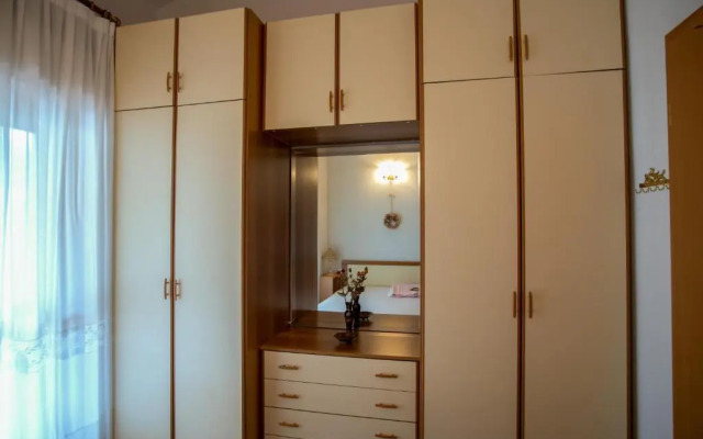 Casa Costa for 7 guests near Fourka beach