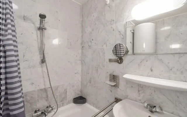 One-bedroom Flat With sea Views and Parking