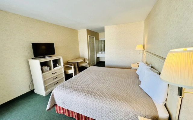 Court Plaza Inn & Suites