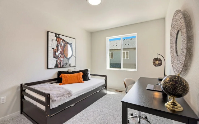 Modern Farmhouse Townhome – Great Central Location!