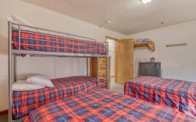 Little Trail Lodge