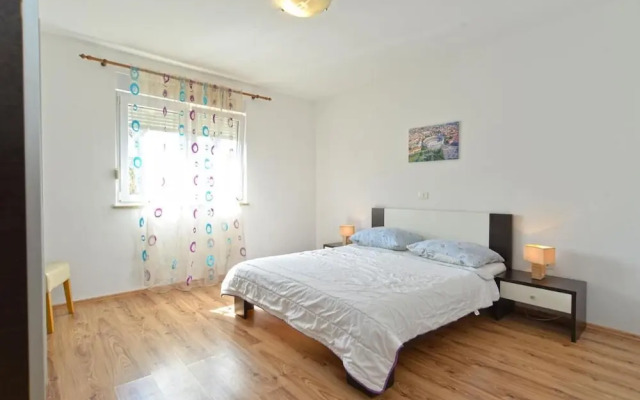 Lovely Flat Just Steps From the Beach