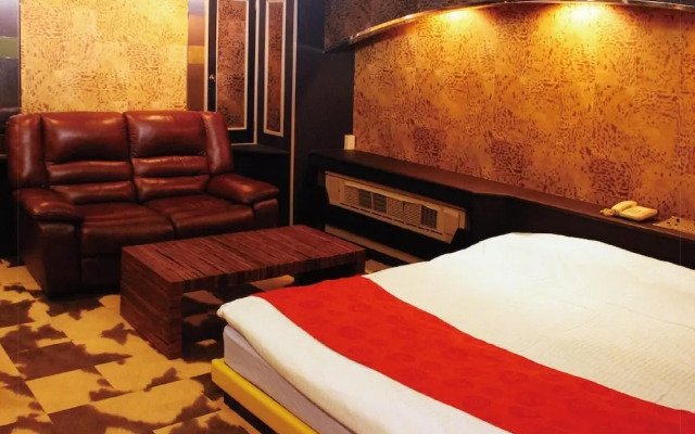 Hotel First Inn - Adults Only