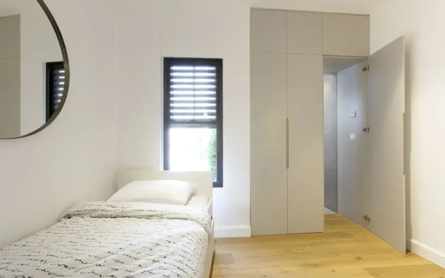 AirTLV-Bazel Apartment With Balcony