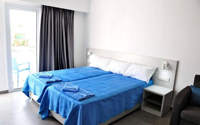Kaos Hotel Apartments вид на фасад