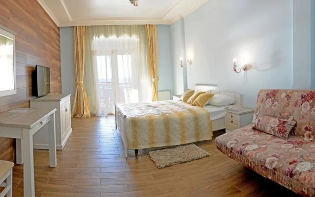 Marseille Resort