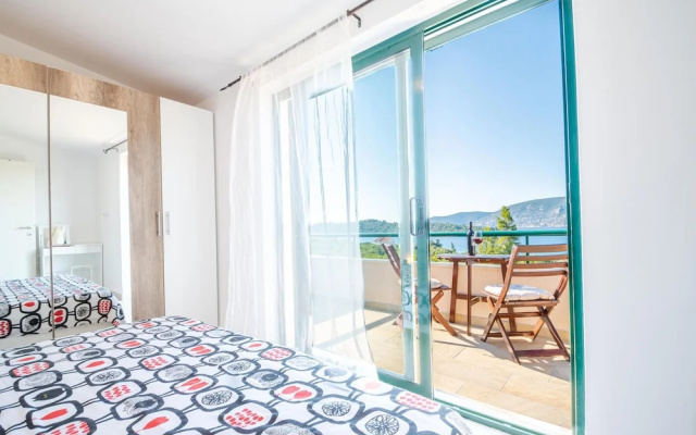 Amazing Home in Kneze With Wifi and 4 Bedrooms