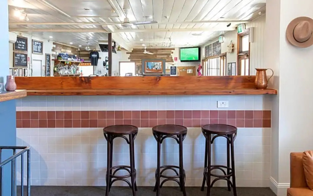 Robertson Public House