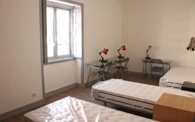 Be Coimbra Hostels