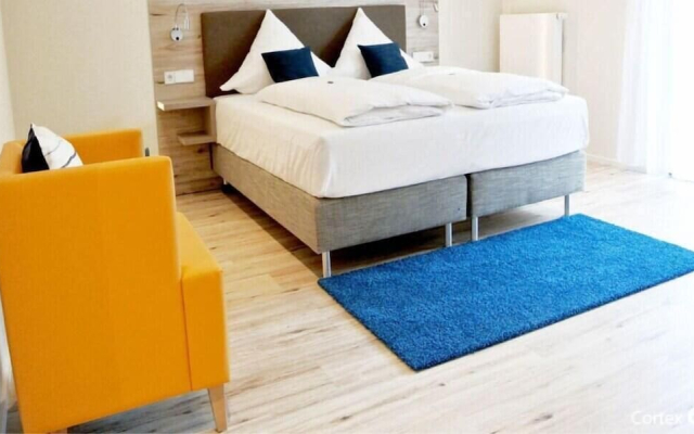 Bernsteinsee Hotel and Ferien Room With Balcony