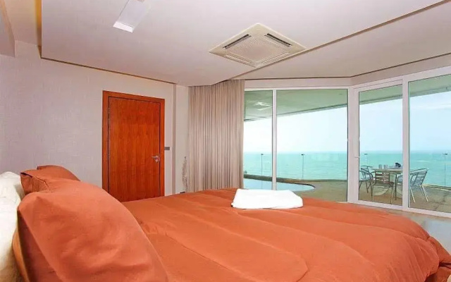 Ocean Fringe Apartment A