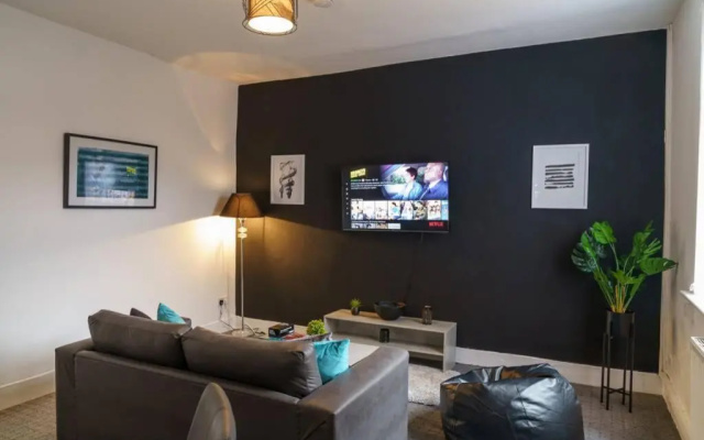 Industrial Lodge Bolton by Prime Stay