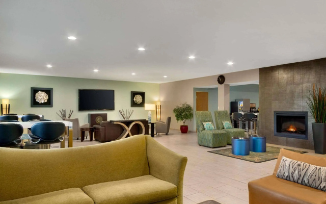 Best Western Plus Peppertree Airport Inn