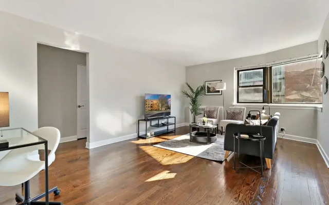 Comfy 2BR Rogers Park Apt in Sheridan