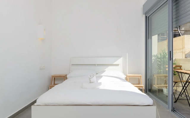 Spacious Modern Apt 1 Step To Beach