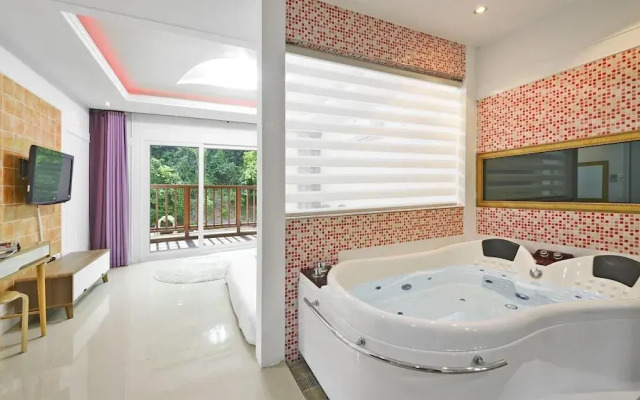 Gyeongju Green Valley Spa Pension