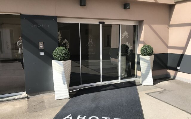 Ahotel Hotel Ljubljana Любляна вид на фасад