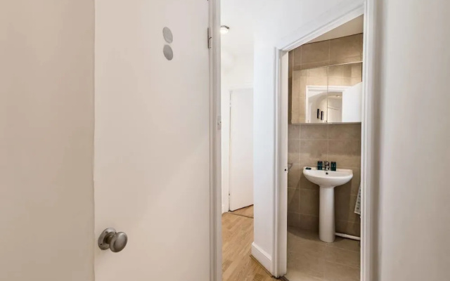 2 Bedroom Flat in West Kensington