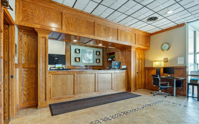 Comfort Inn & Suites Triadelphia - Wheeling