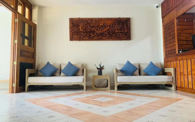 Belau Almond Hotel