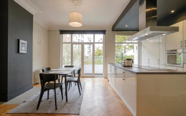 Bright 1 bedroom flat near European Institutions