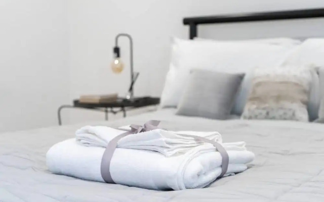 Livestay - Luxury 2bed Apartment With Free Parking