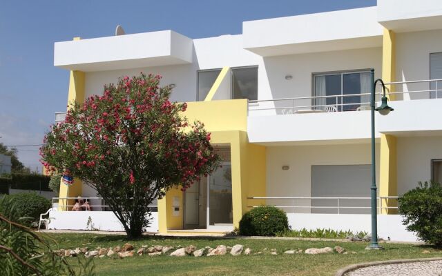 Отель Apartamentos Santa Teresinha вид на фасад