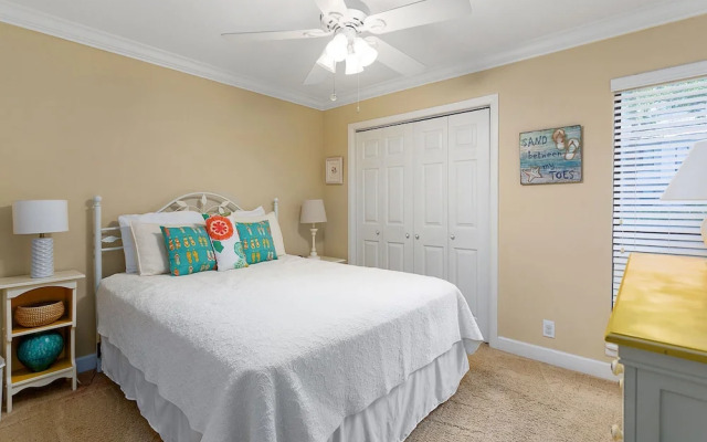 Island Retreat 2511-1 by Hodnett Cooper
