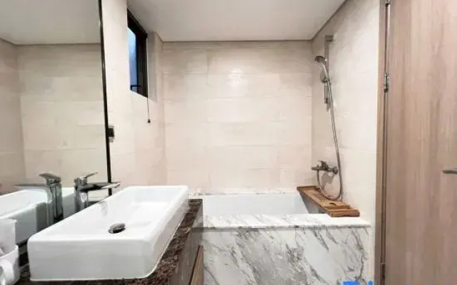 StayX Luxury Apartment near SECC