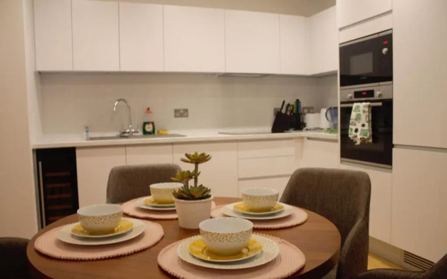 whats she want-- 2beds 2bath apartment