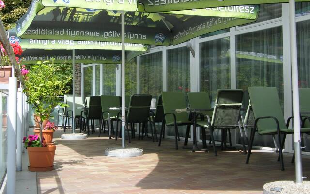 Hotel Fit Heviz Хевиз вид на фасад