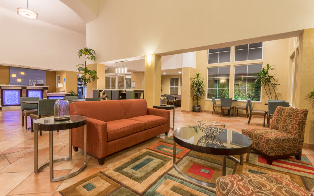 Holiday Inn Express Hotel & Suites Manteca by IHG