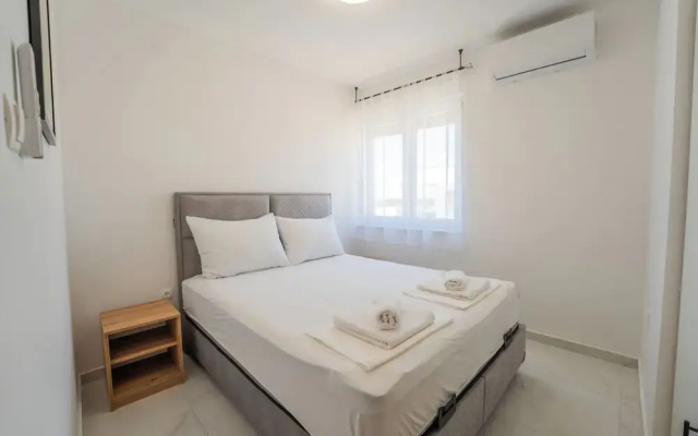 Meridian Pool Residences