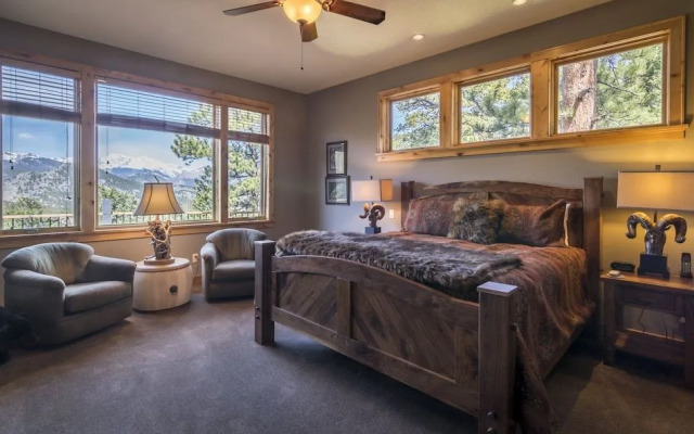 Garlands' Alpine Lodge Luxury Vacation At Windcliff 3 Bedroom Home by RedAwning