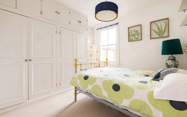 Fabulous 4 Bedroom Family Home in Fulham