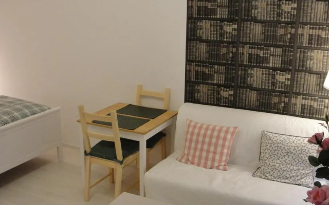 Studio apartment - Green door