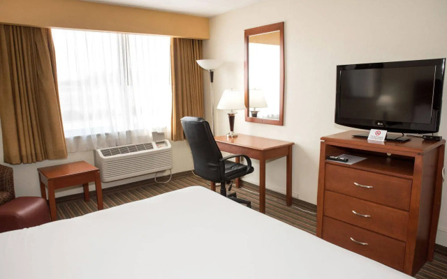 Airport Plaza Inn and Conference Center
