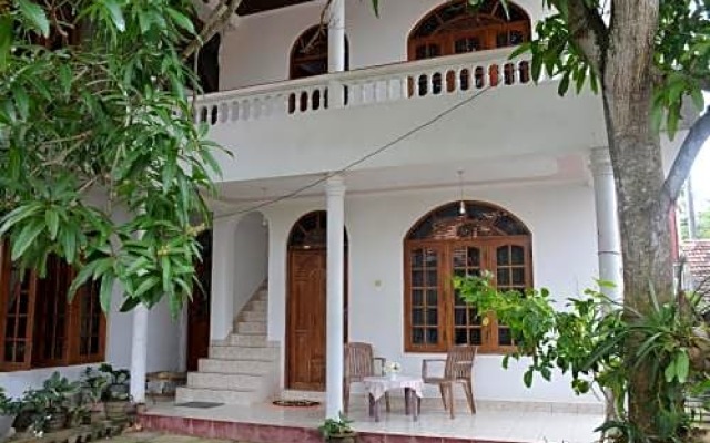 Отель Welcome Family Guest House Шри-Ланка, Бентота - отзывы, цены и фото номеров - забронировать отель Welcome Family Guest House онлайн вид на фасад