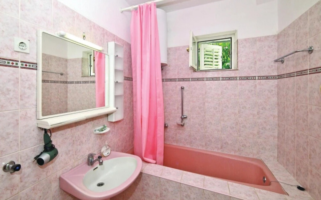 Beautiful Apartment in Mastrinka With Wifi and 2 Bedrooms