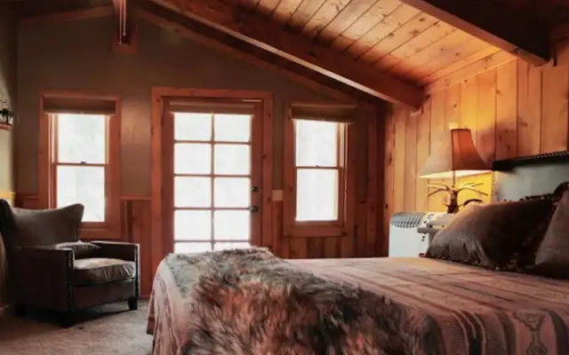 Silver Pines Lodge