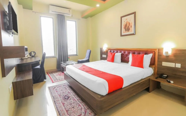 OYO 7583 Hotel Suraj Palace 1