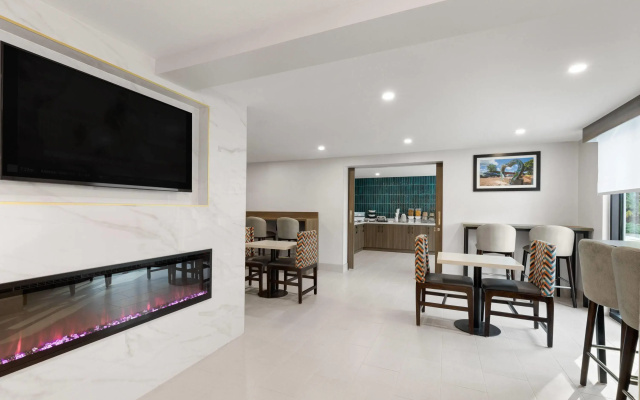 La Quinta Inn & Suites by Wyndham Atlanta Roswell