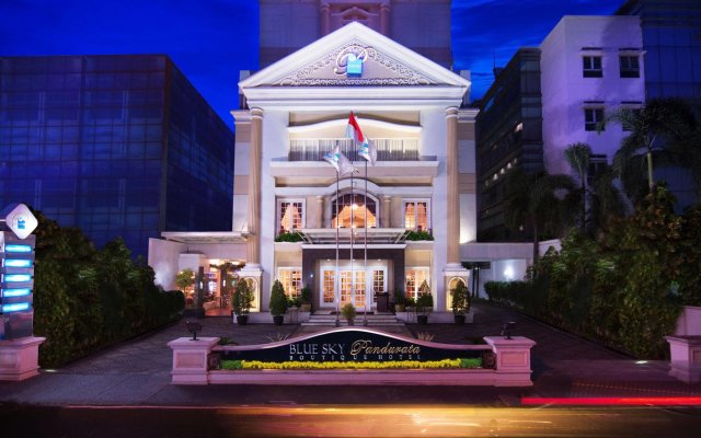 Отель Blue Sky Pandurata Boutique Hotel Индонезия, Джакарта - отзывы, цены и фото номеров - забронировать отель Blue Sky Pandurata Boutique Hotel онлайн вид на фасад