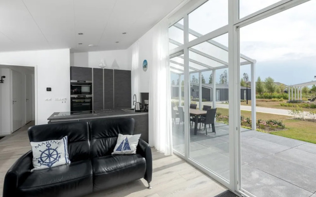 Chalet with Fireplace near Oosterschelde