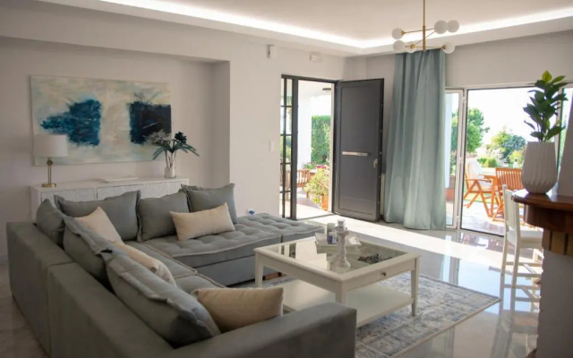 Spacious apartment in a quite area near Rethymno